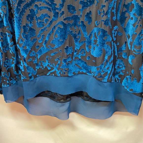 New Simply Vera Woman’s Aqua Blue Shear fancy top with Velvet, Medium - Picture 5 of 11
